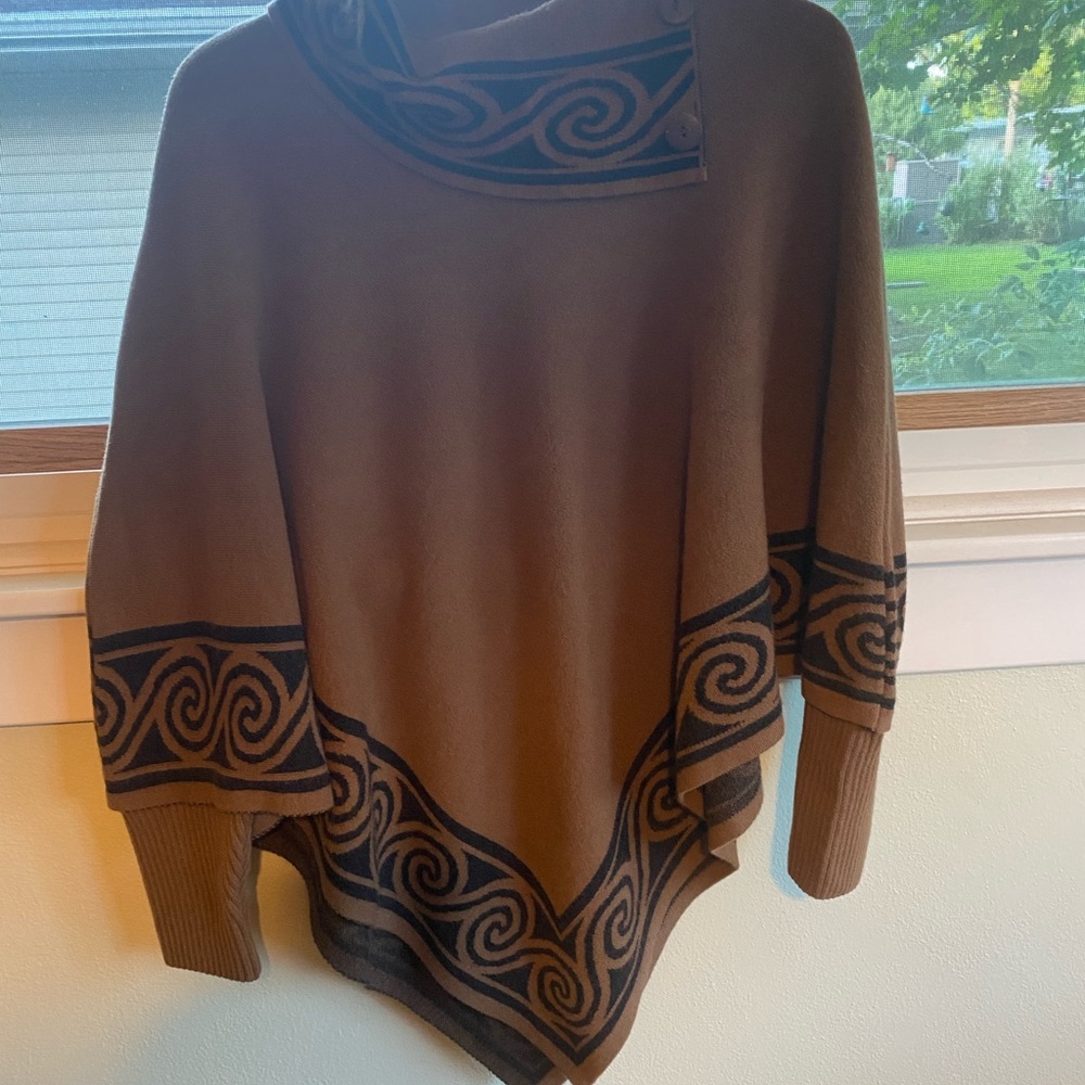 Women’s osfm Ecquador Alpacas sweater poncho